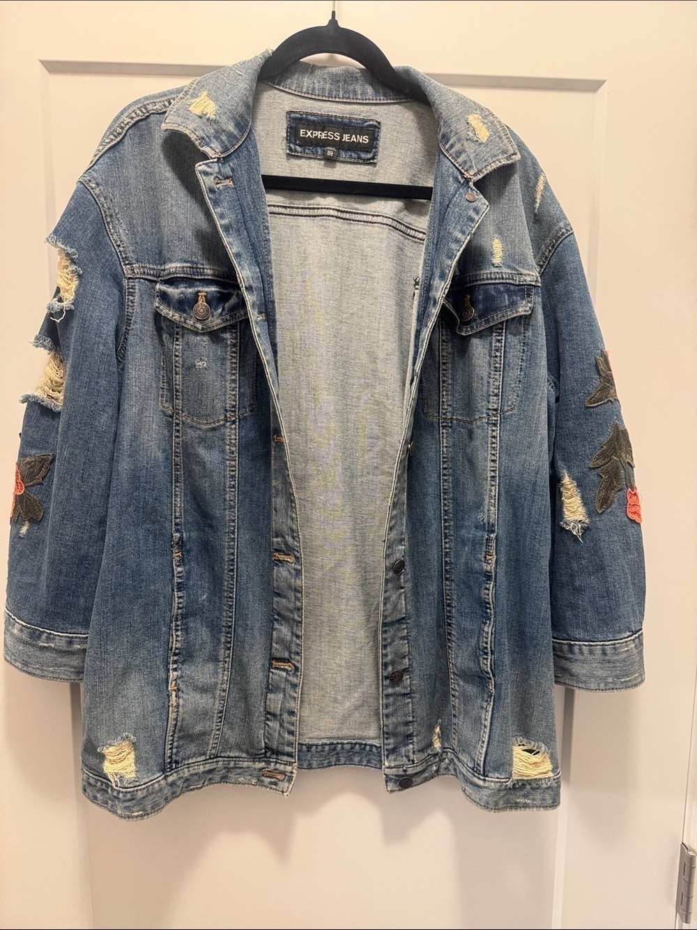 Beautiful ✨Vintage✨ Express Distressed Denim Jacket w Rose Embroidery. M/L. GUC! - Picture 8 of 8
